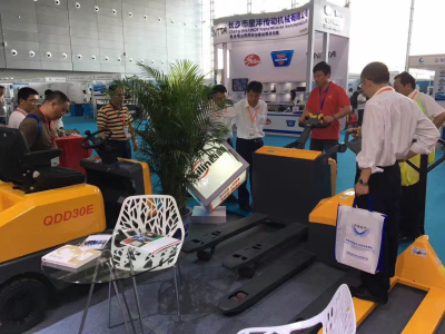 “西林”叉車(chē)南北四展會(huì )大放異彩